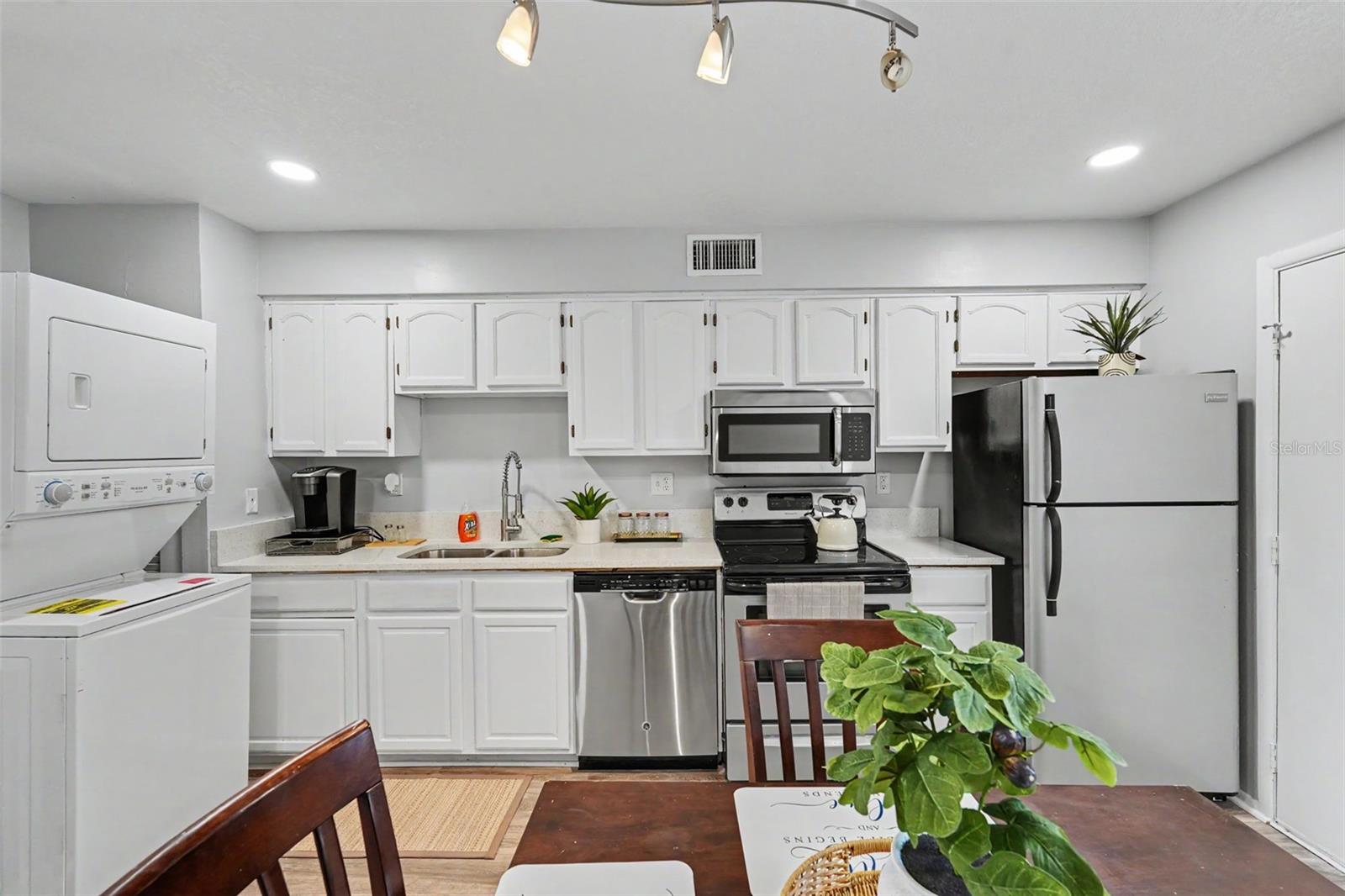 TAMPA VILLAS SOUTH UNIT 1 - Residential