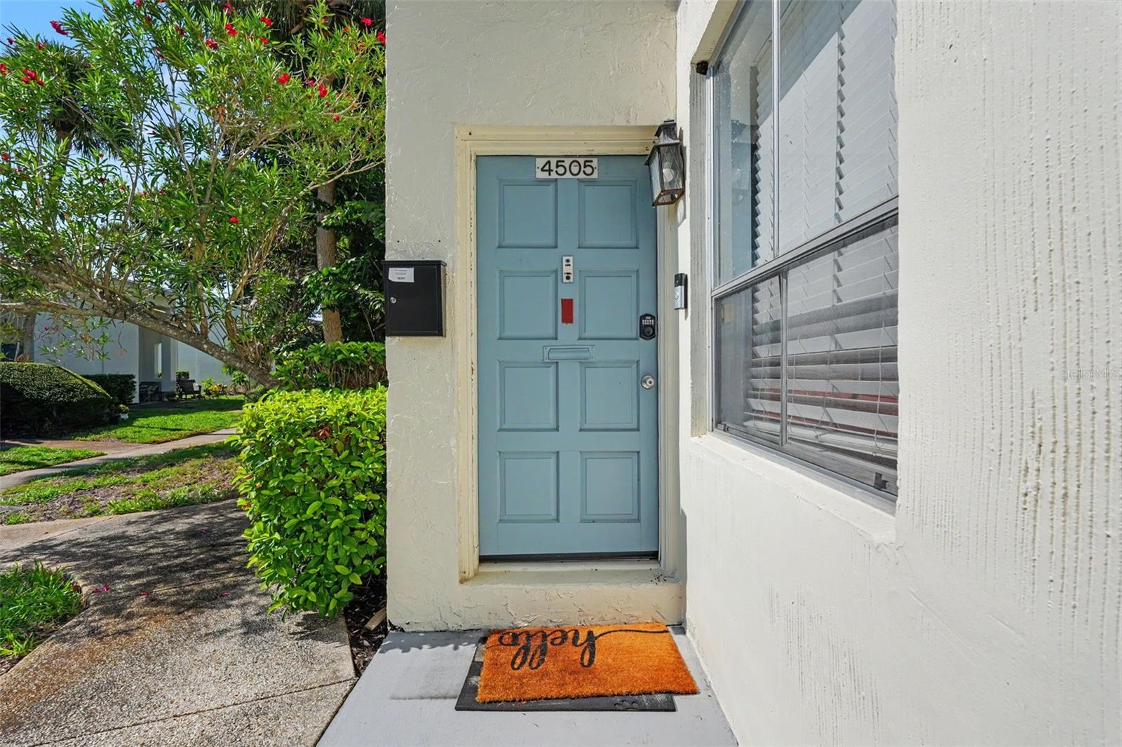 TAMPA VILLAS SOUTH UNIT 1 - Residential