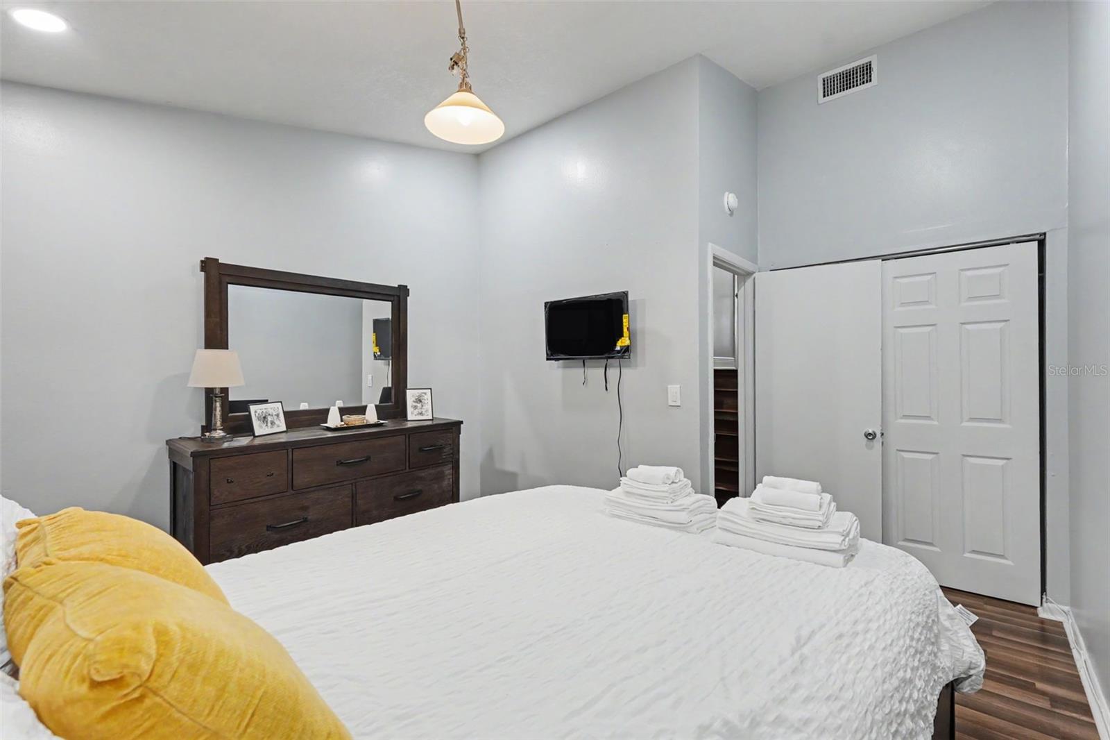 TAMPA VILLAS SOUTH UNIT 1 - Residential