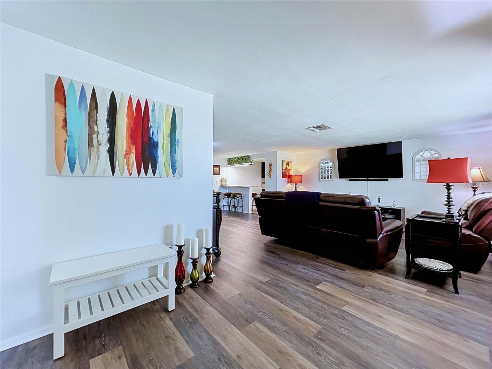 COLONIAL HILLS - Residential