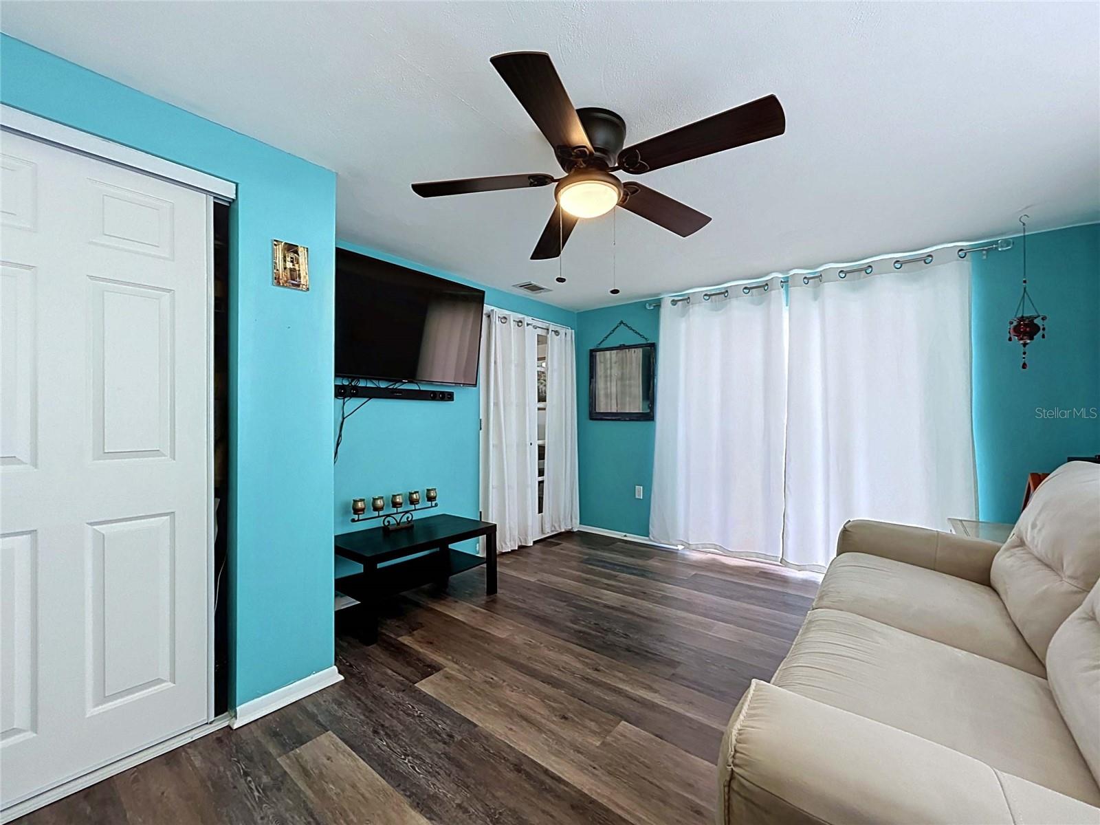 COLONIAL HILLS - Residential