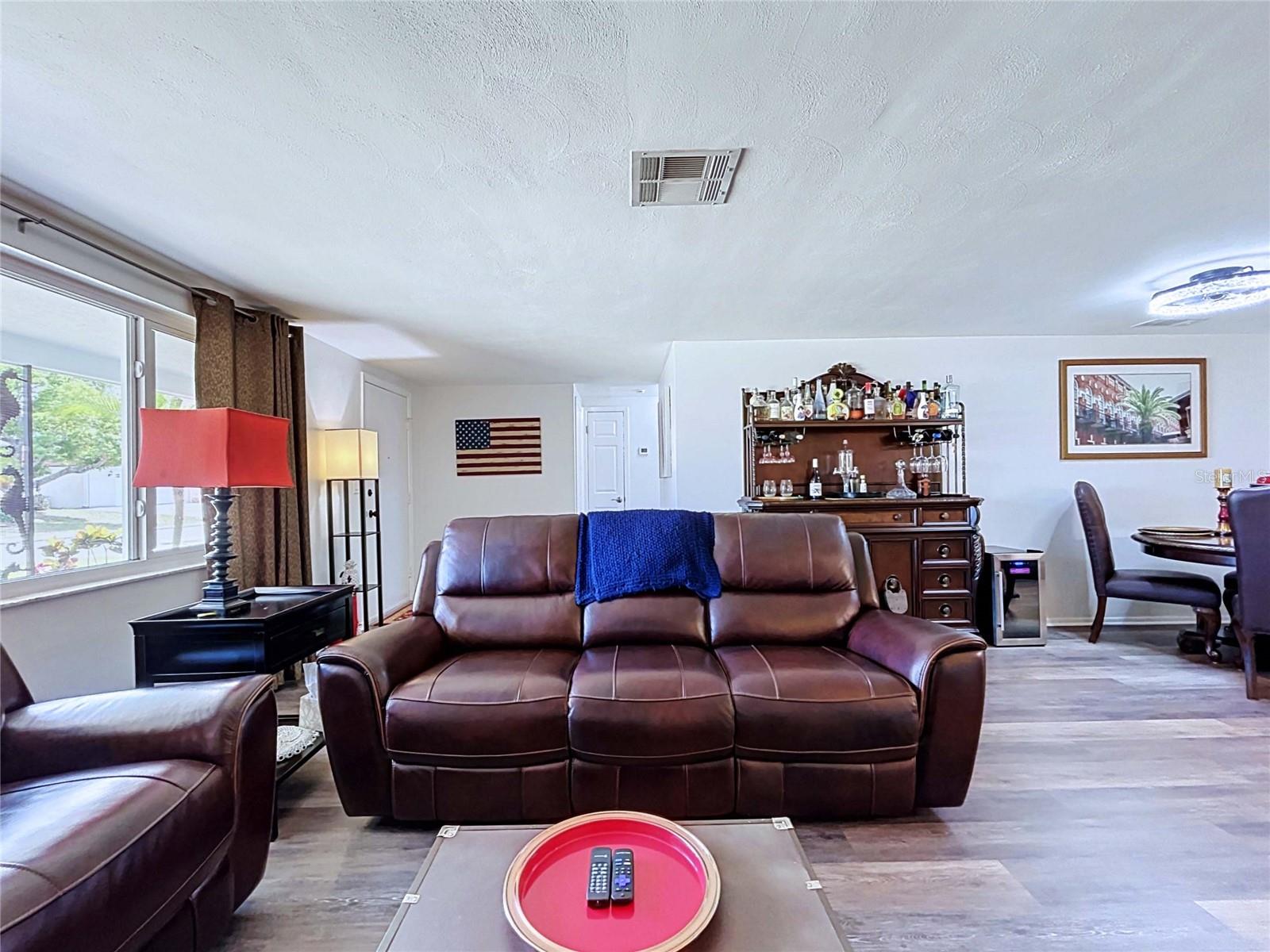 COLONIAL HILLS - Residential