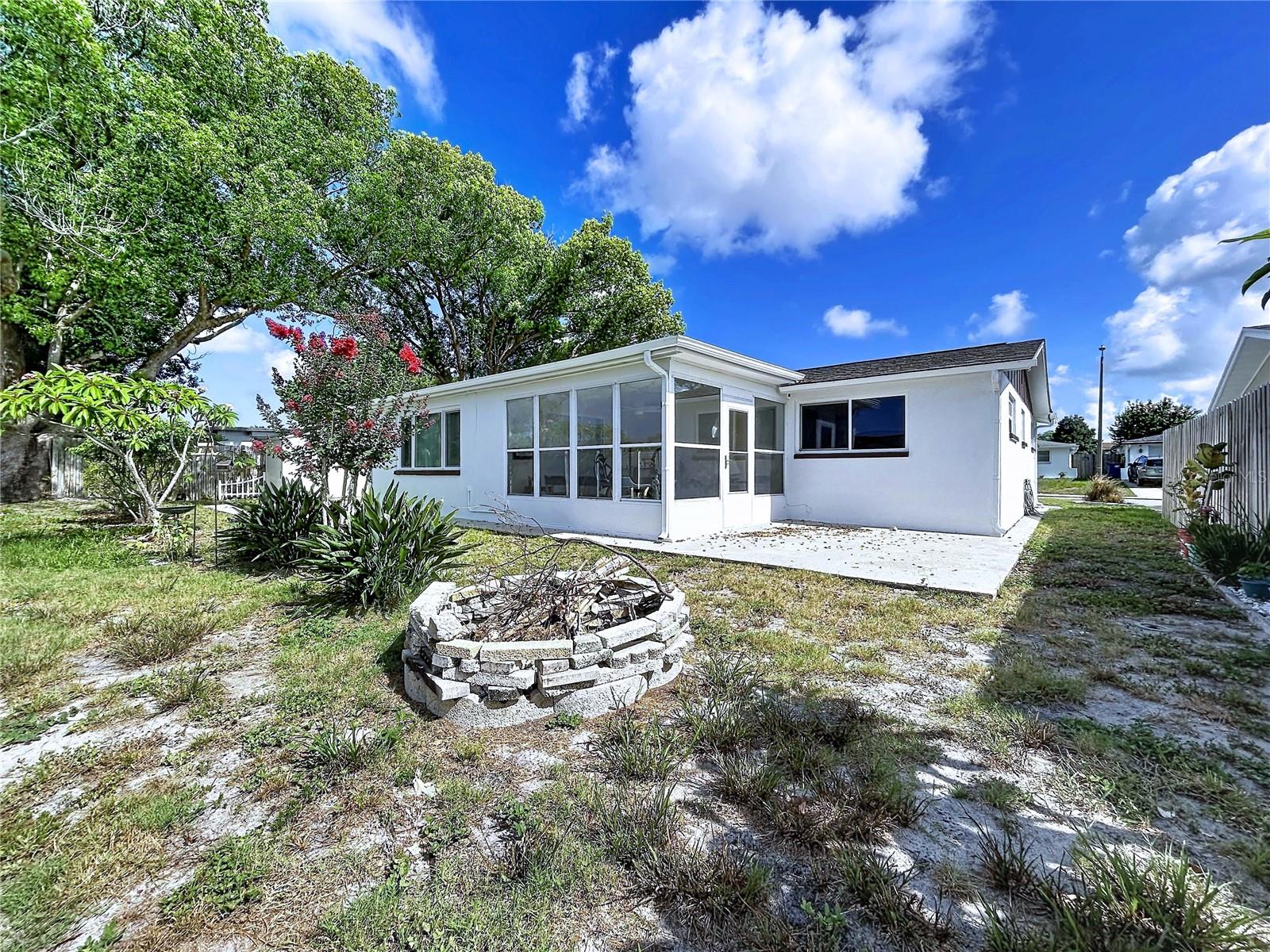 COLONIAL HILLS - Residential