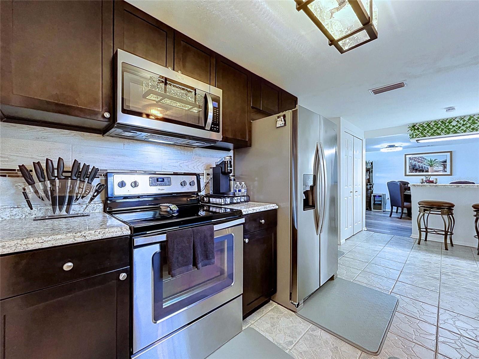 COLONIAL HILLS - Residential