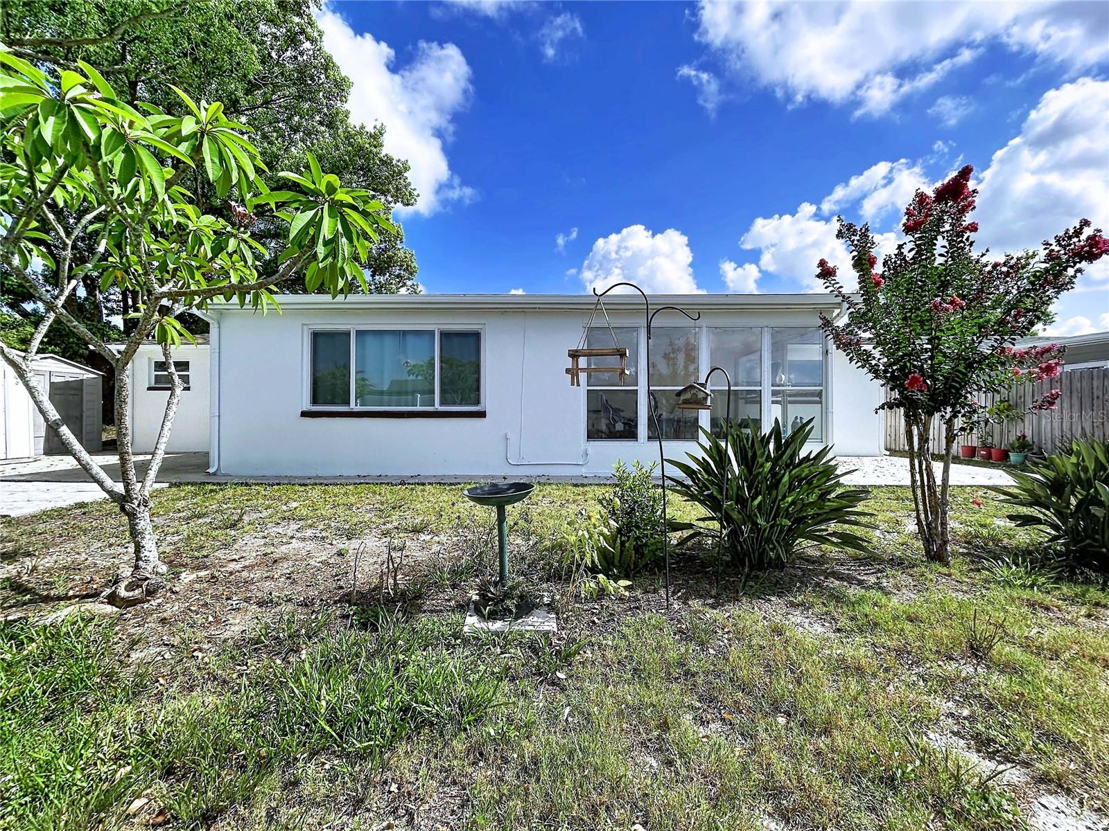 COLONIAL HILLS - Residential