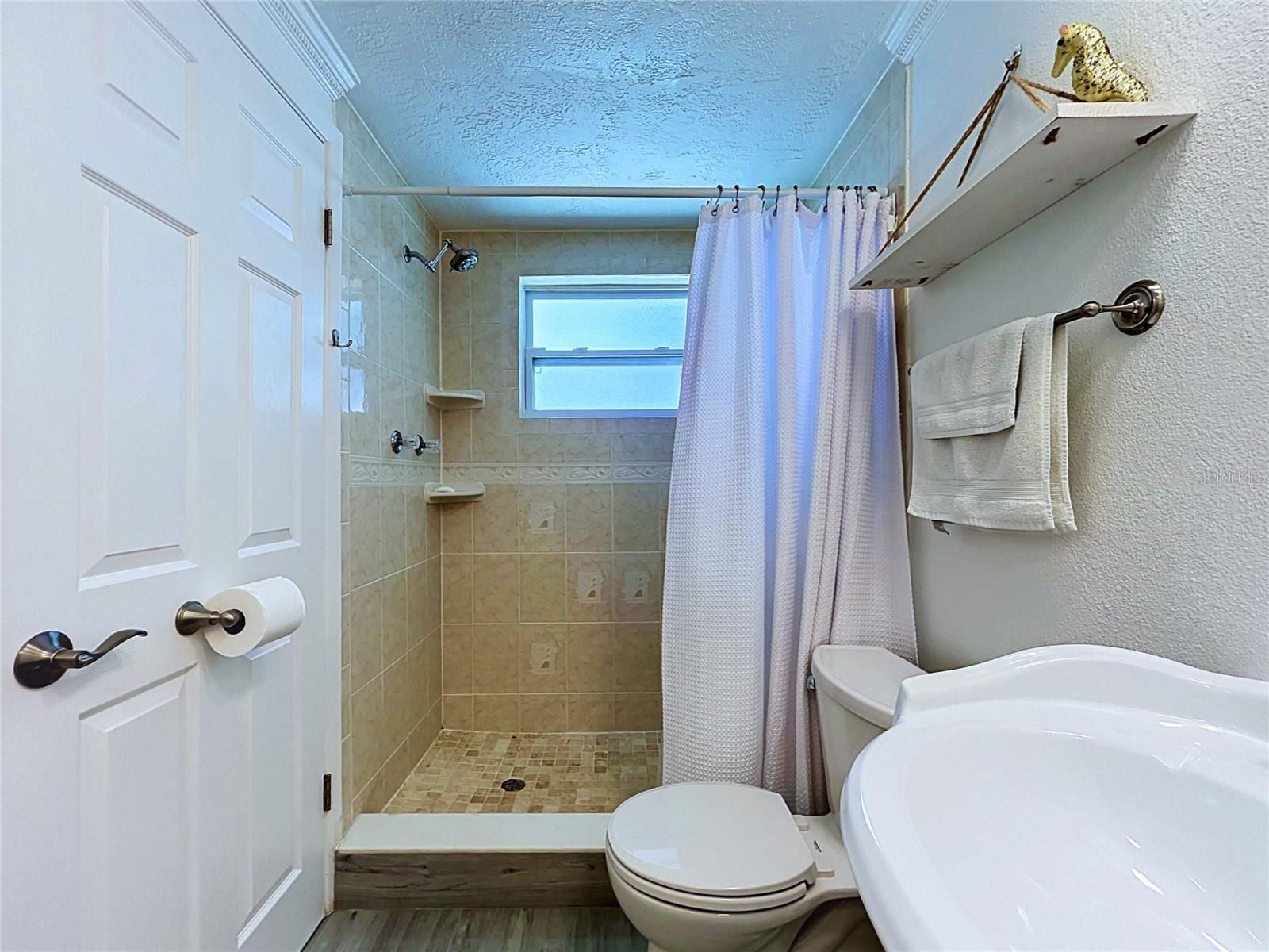 COLONIAL HILLS - Residential