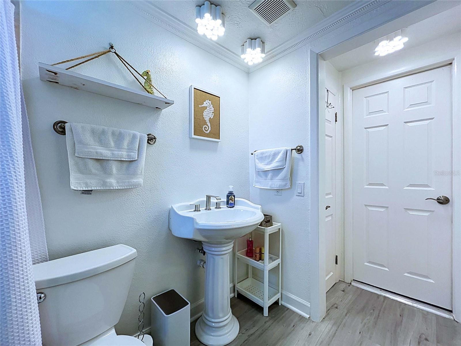 COLONIAL HILLS - Residential