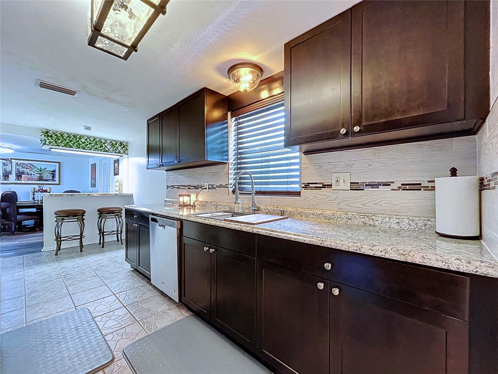 COLONIAL HILLS - Residential