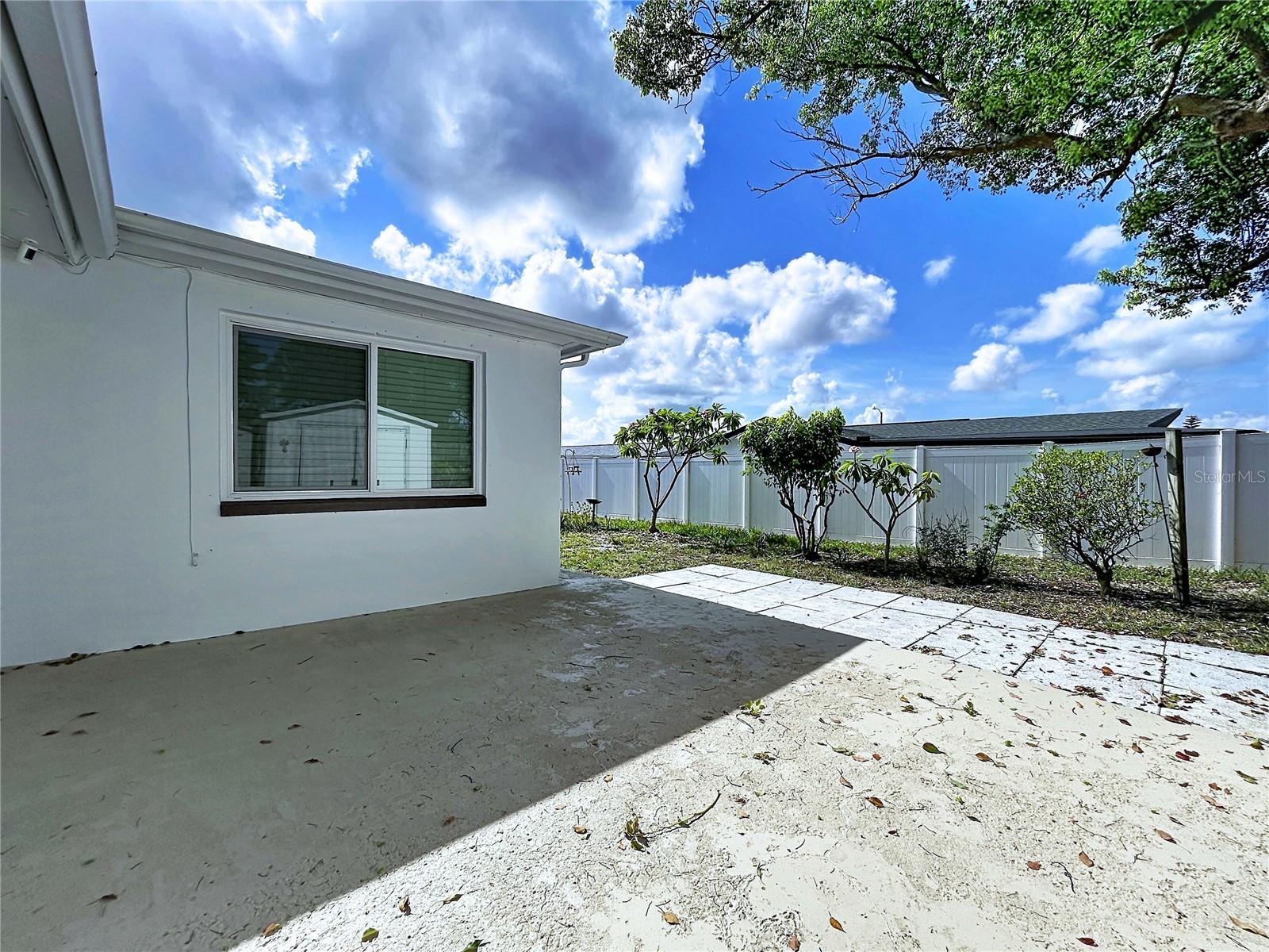 COLONIAL HILLS - Residential