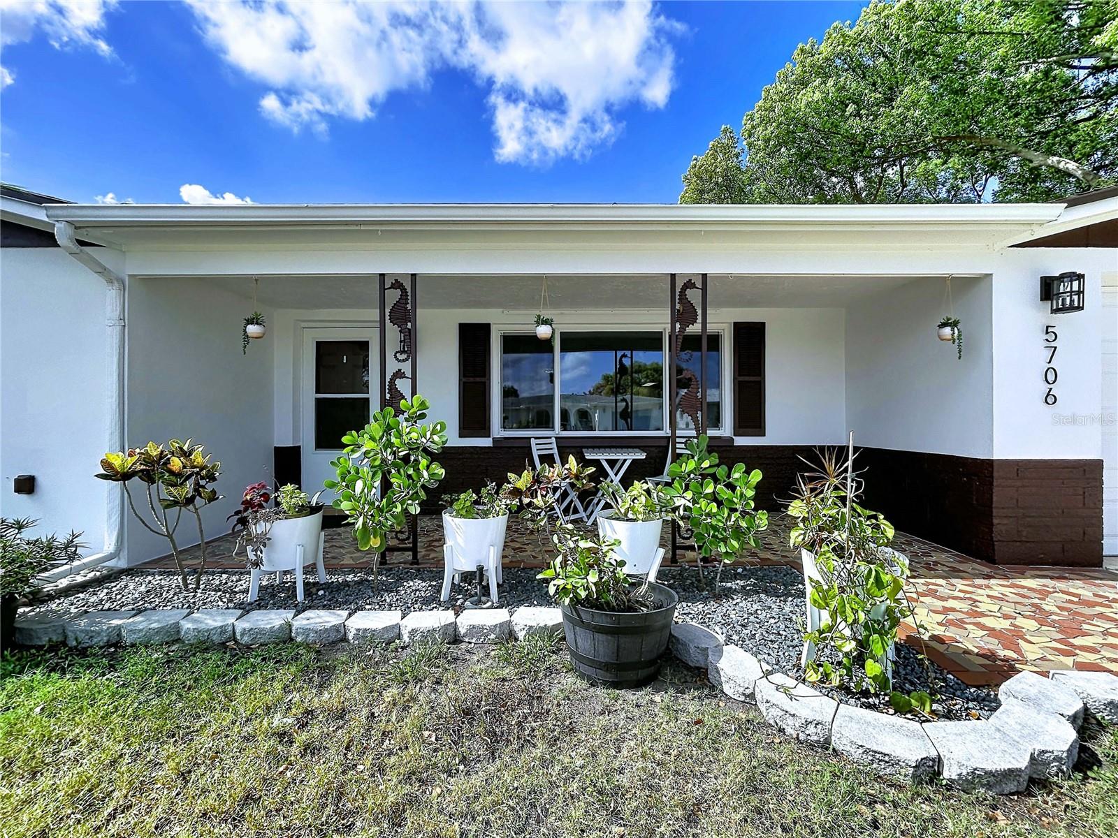 COLONIAL HILLS - Residential