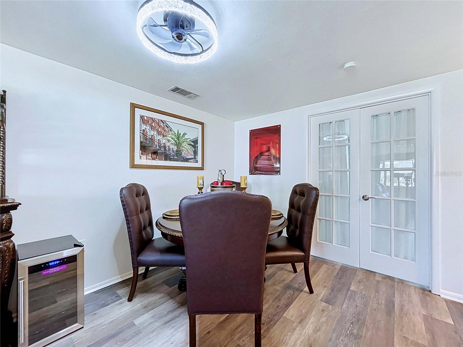 COLONIAL HILLS - Residential