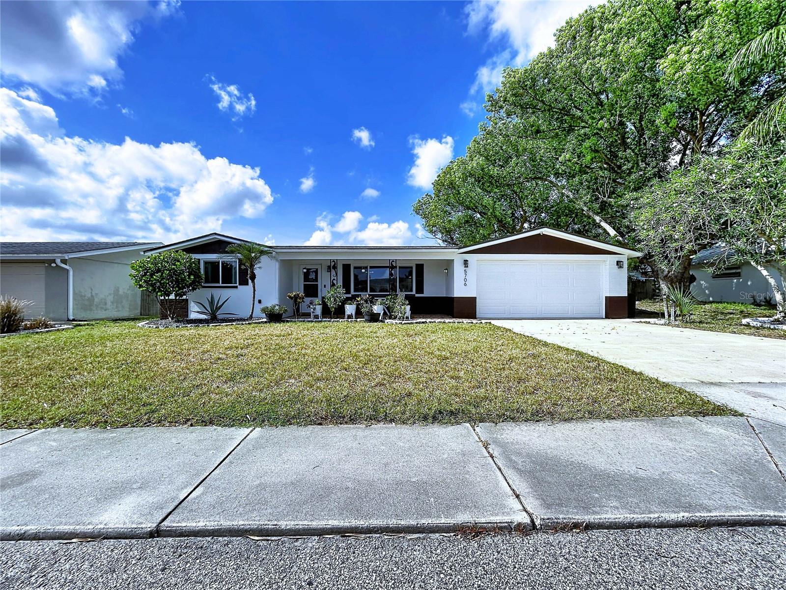 COLONIAL HILLS - Residential