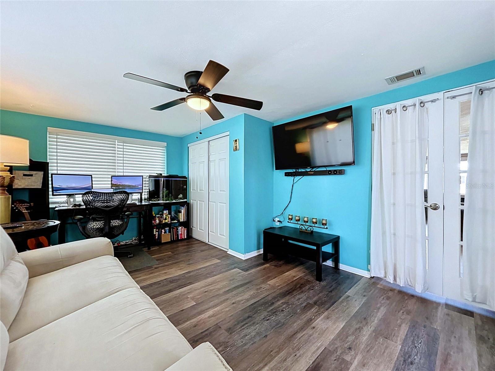 COLONIAL HILLS - Residential