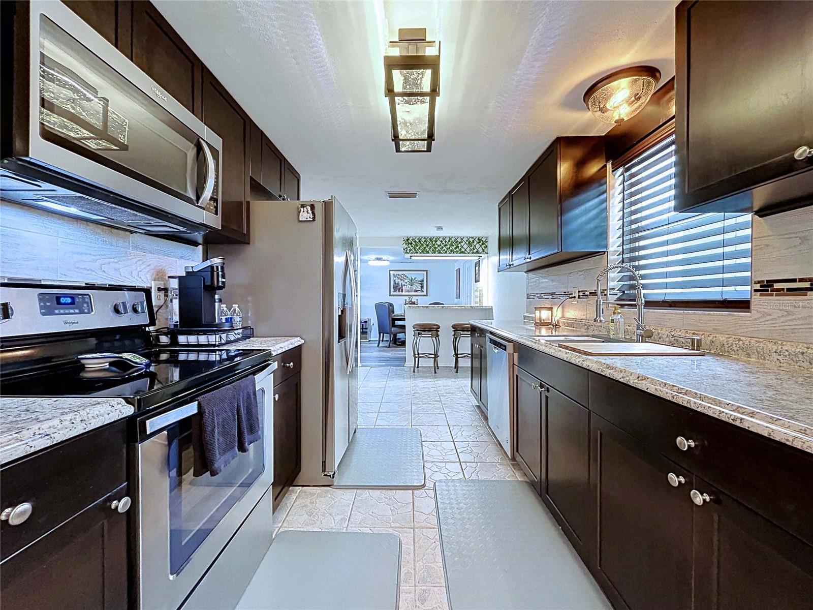 COLONIAL HILLS - Residential