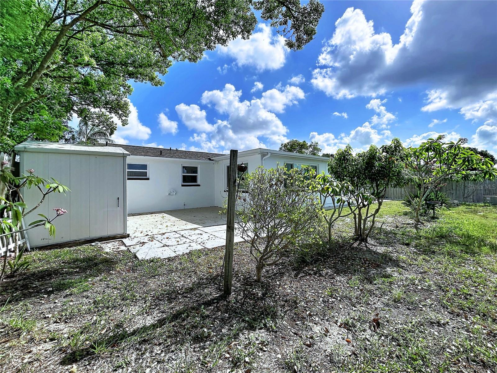 COLONIAL HILLS - Residential