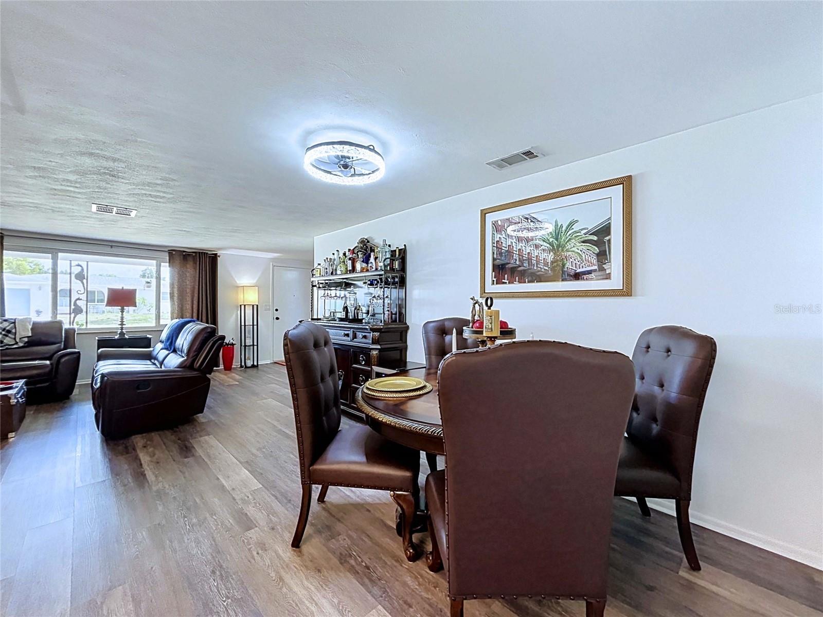 COLONIAL HILLS - Residential