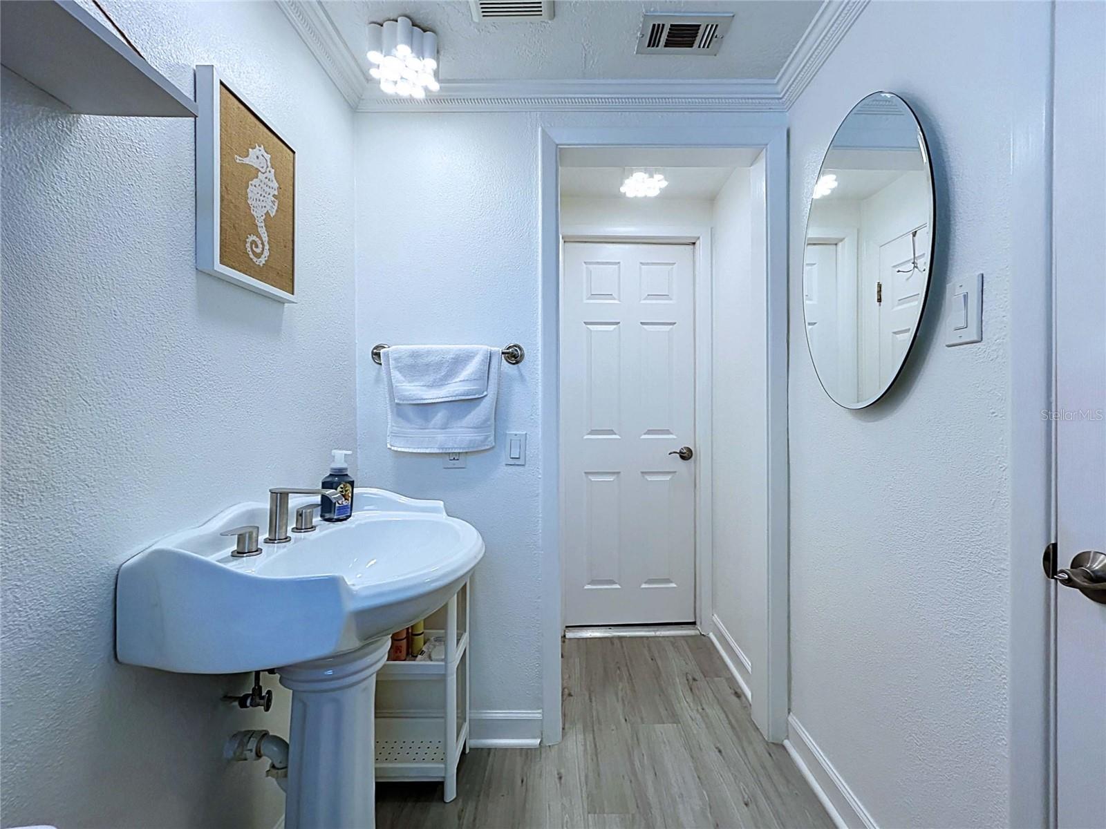 COLONIAL HILLS - Residential