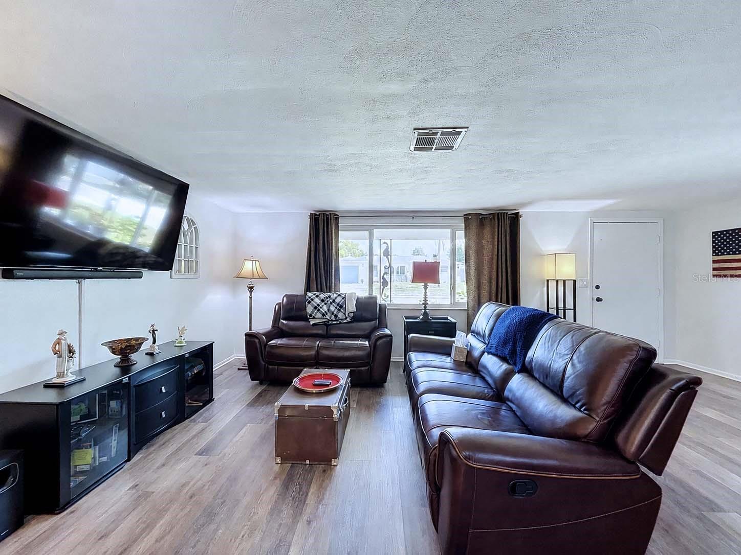 COLONIAL HILLS - Residential