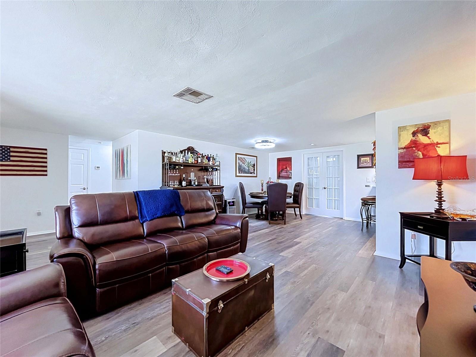 COLONIAL HILLS - Residential