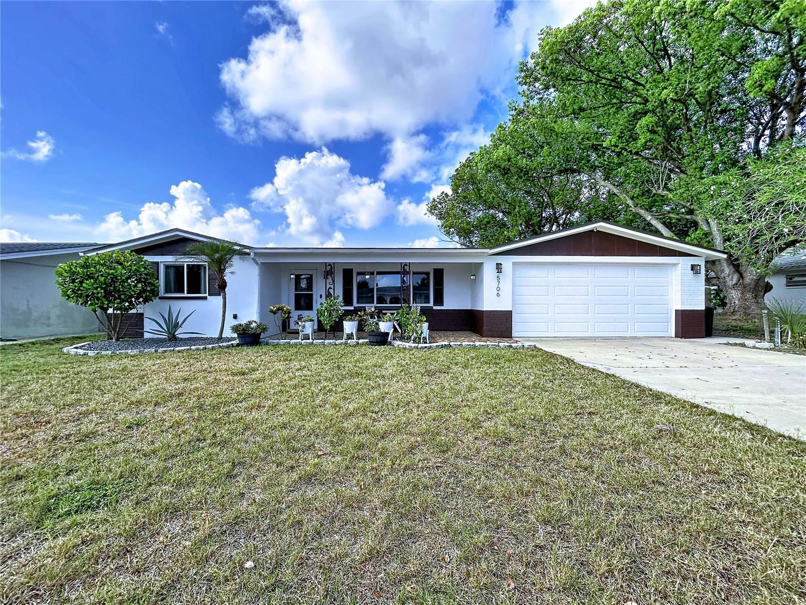 COLONIAL HILLS - Residential