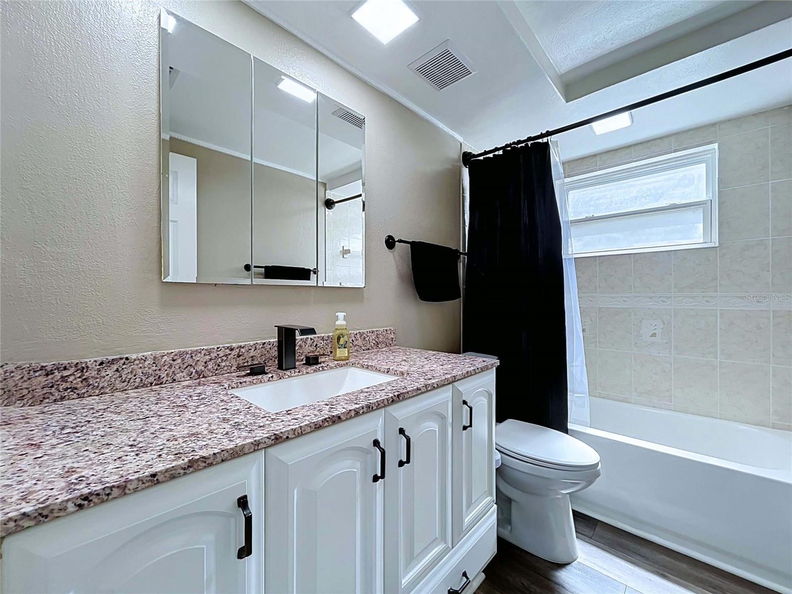 COLONIAL HILLS - Residential