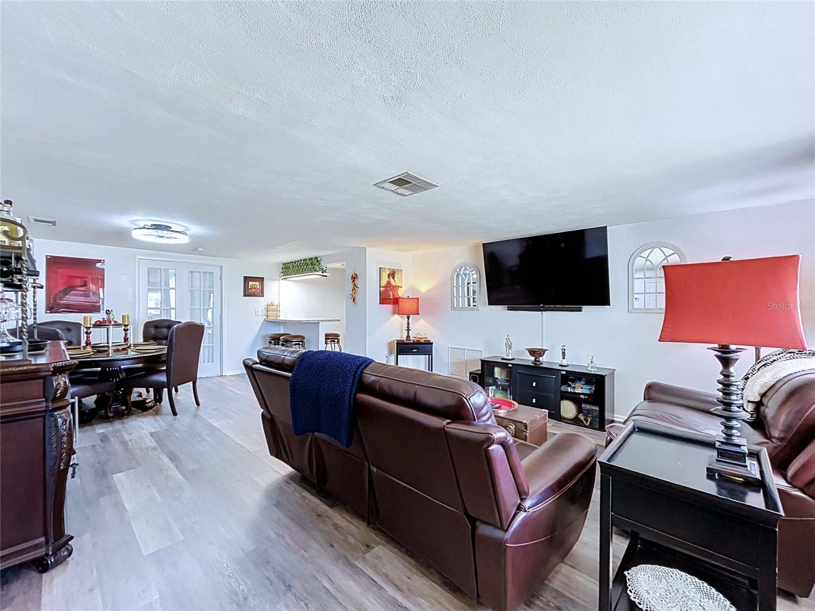 COLONIAL HILLS - Residential