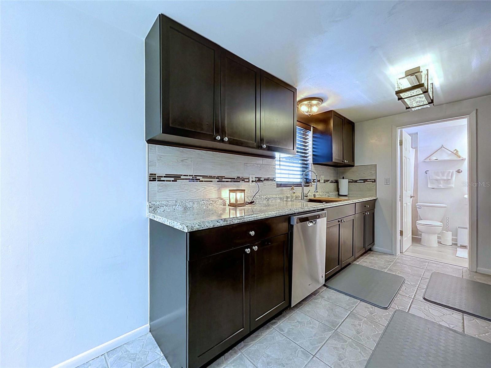 COLONIAL HILLS - Residential