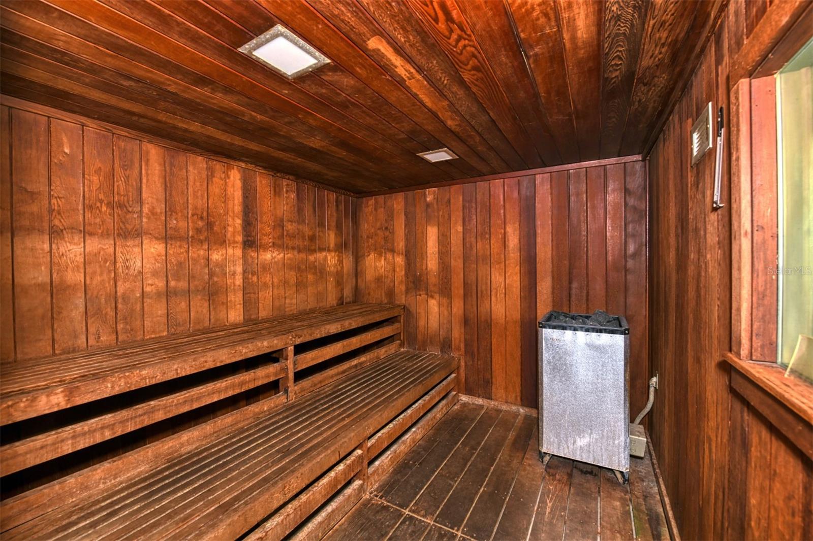 LONGBOAT HARBOUR - Residential