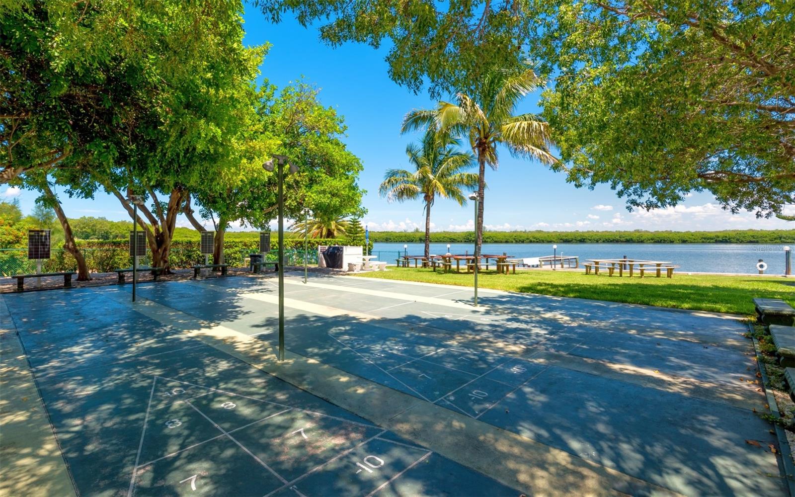 LONGBOAT HARBOUR - Residential