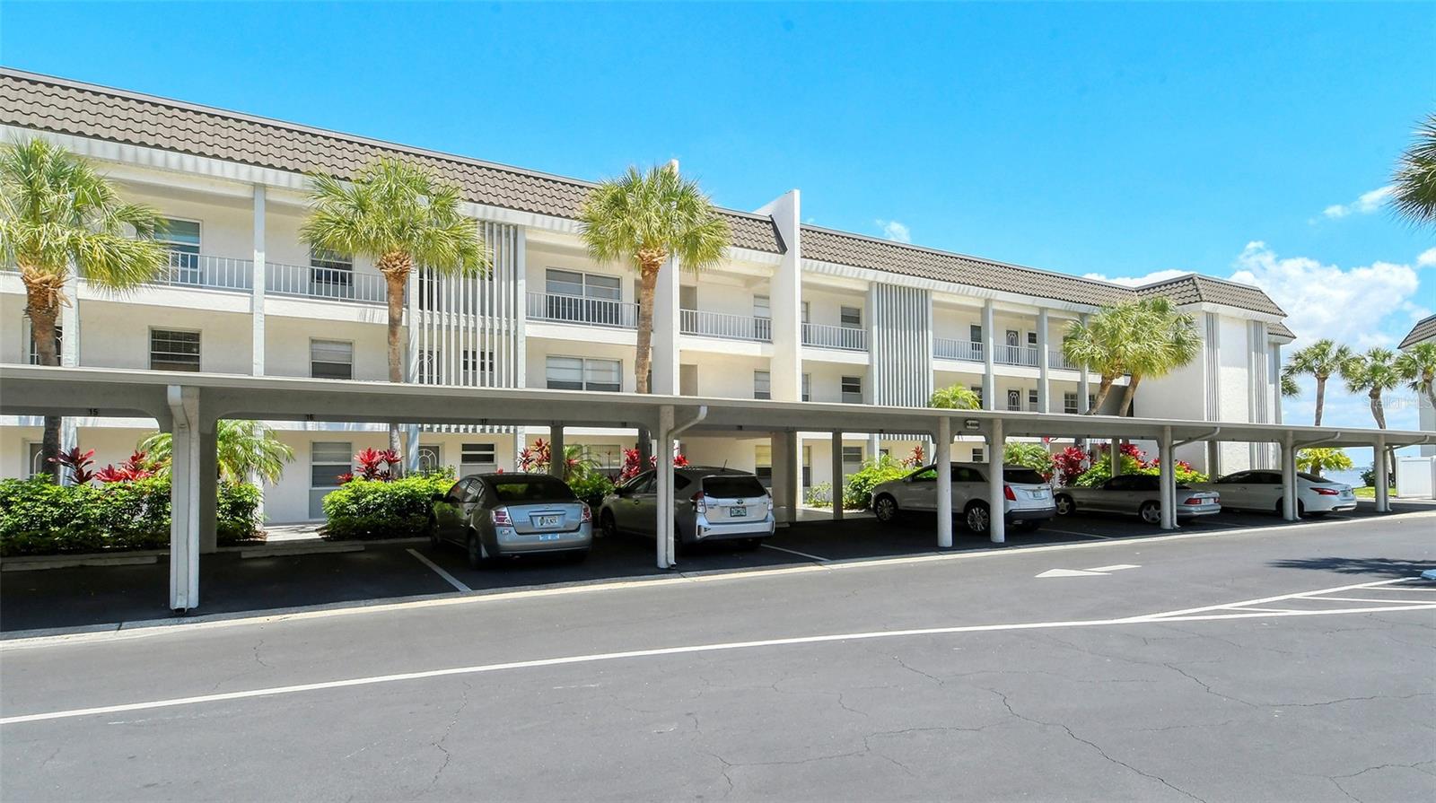 LONGBOAT HARBOUR - Residential