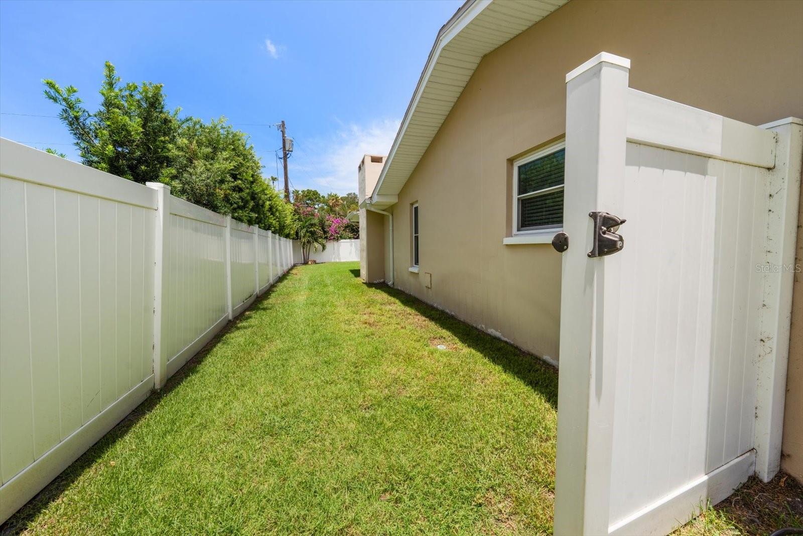 BELLEAIR ESTATES - Residential