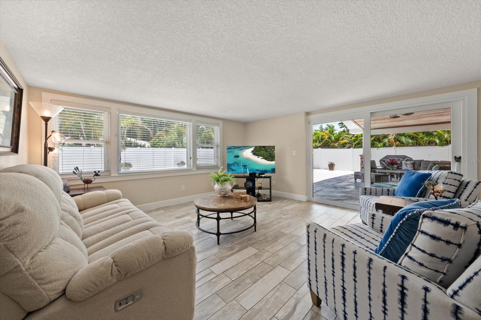 BELLEAIR ESTATES - Residential