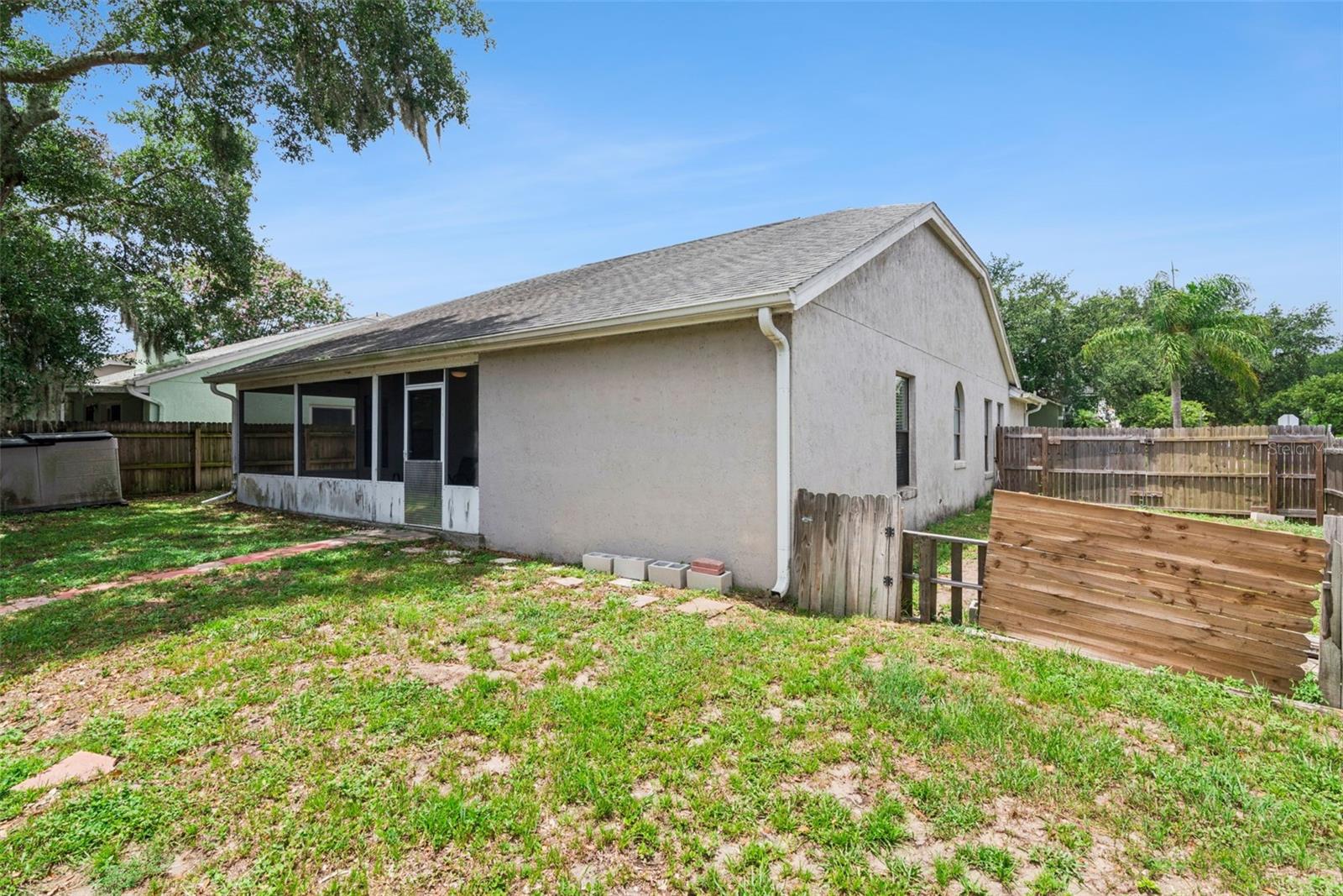 COUNTRY ADDRESS - Residential
