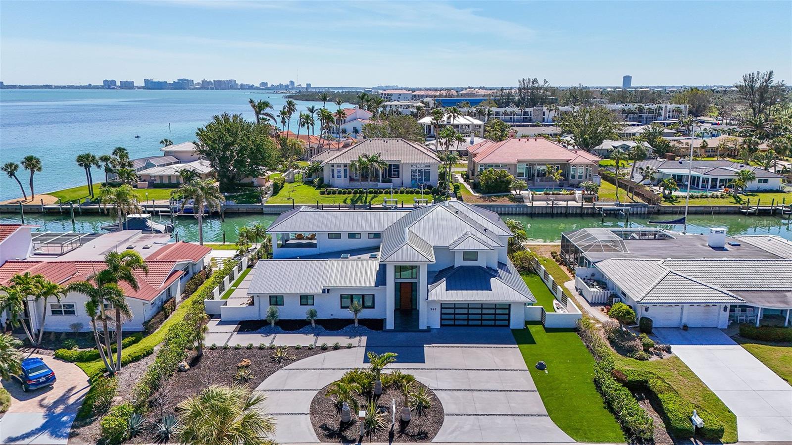 COUNTRY CLUB SHORES - Residential