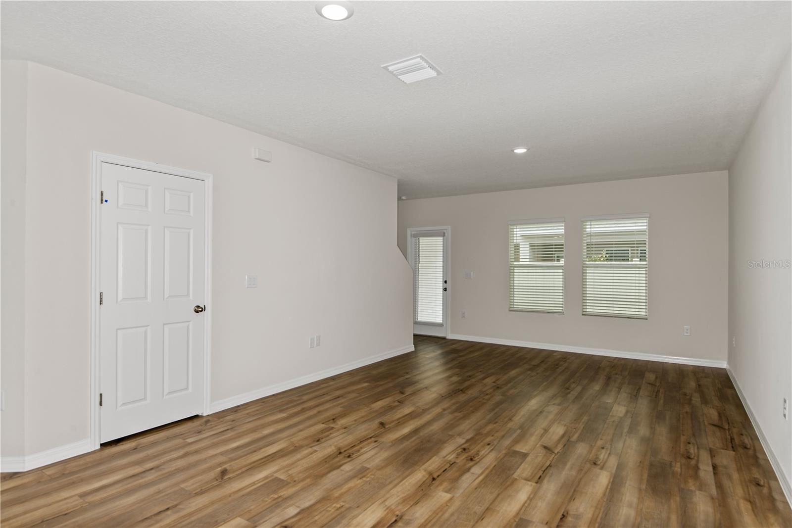 PASADENA WOODS - Residential