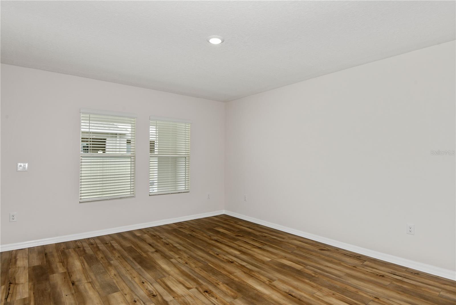 PASADENA WOODS - Residential