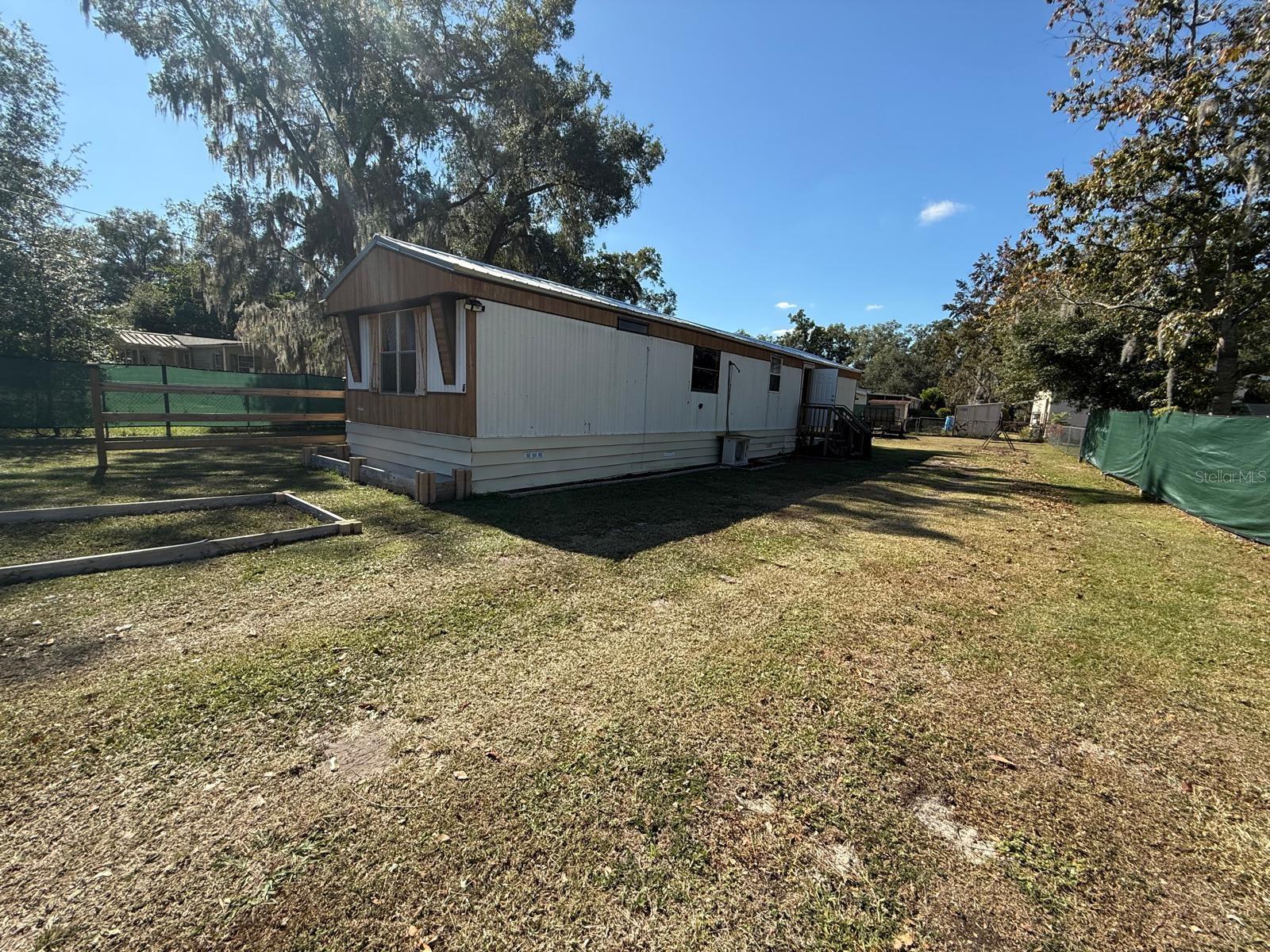 Welcome to this Beautiful Neighborhood on Hudson Estates, you don't want to miss this great piece of Land with Mobil Home. equipped with power, well and septic tank in good condition. Lot is fenced. Don't miss this one !