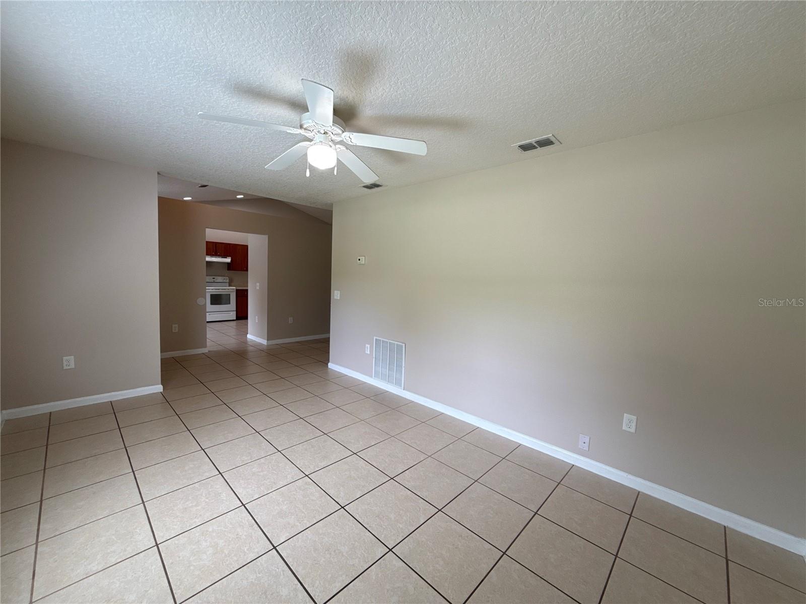 SILVER SPGS SHORES UN 18 - Residential Lease