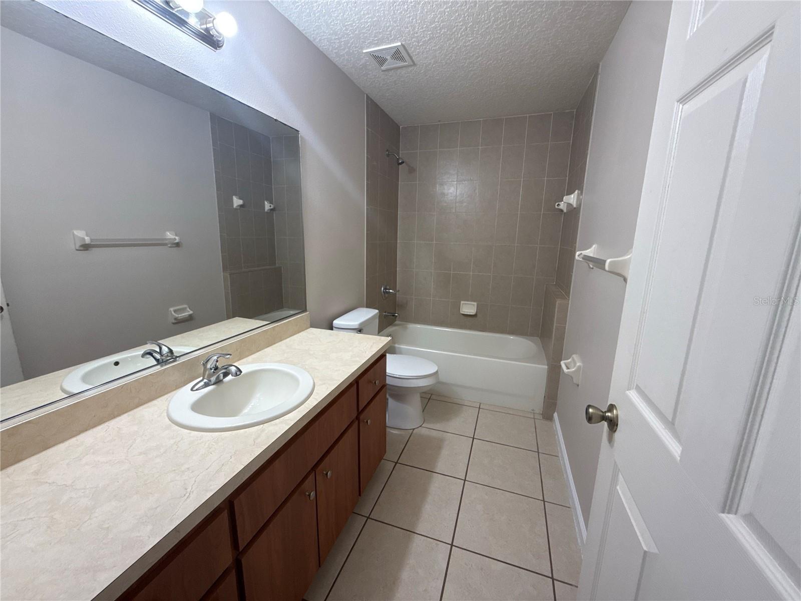 SILVER SPGS SHORES UN 18 - Residential Lease