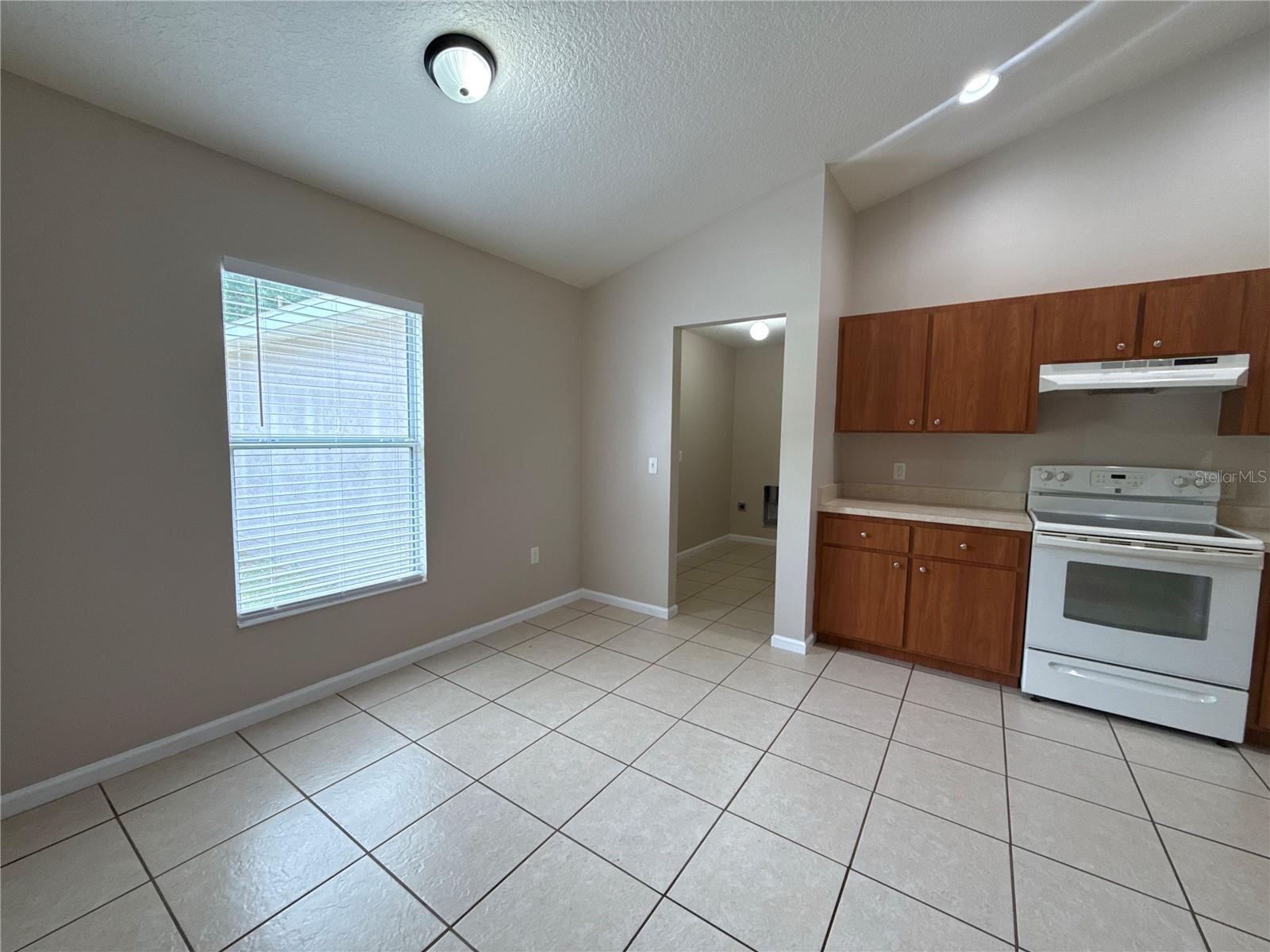 SILVER SPGS SHORES UN 18 - Residential Lease