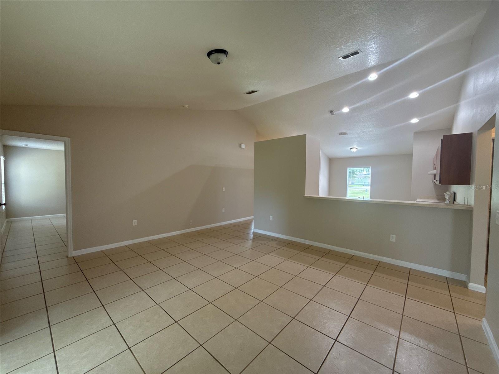 SILVER SPGS SHORES UN 18 - Residential Lease
