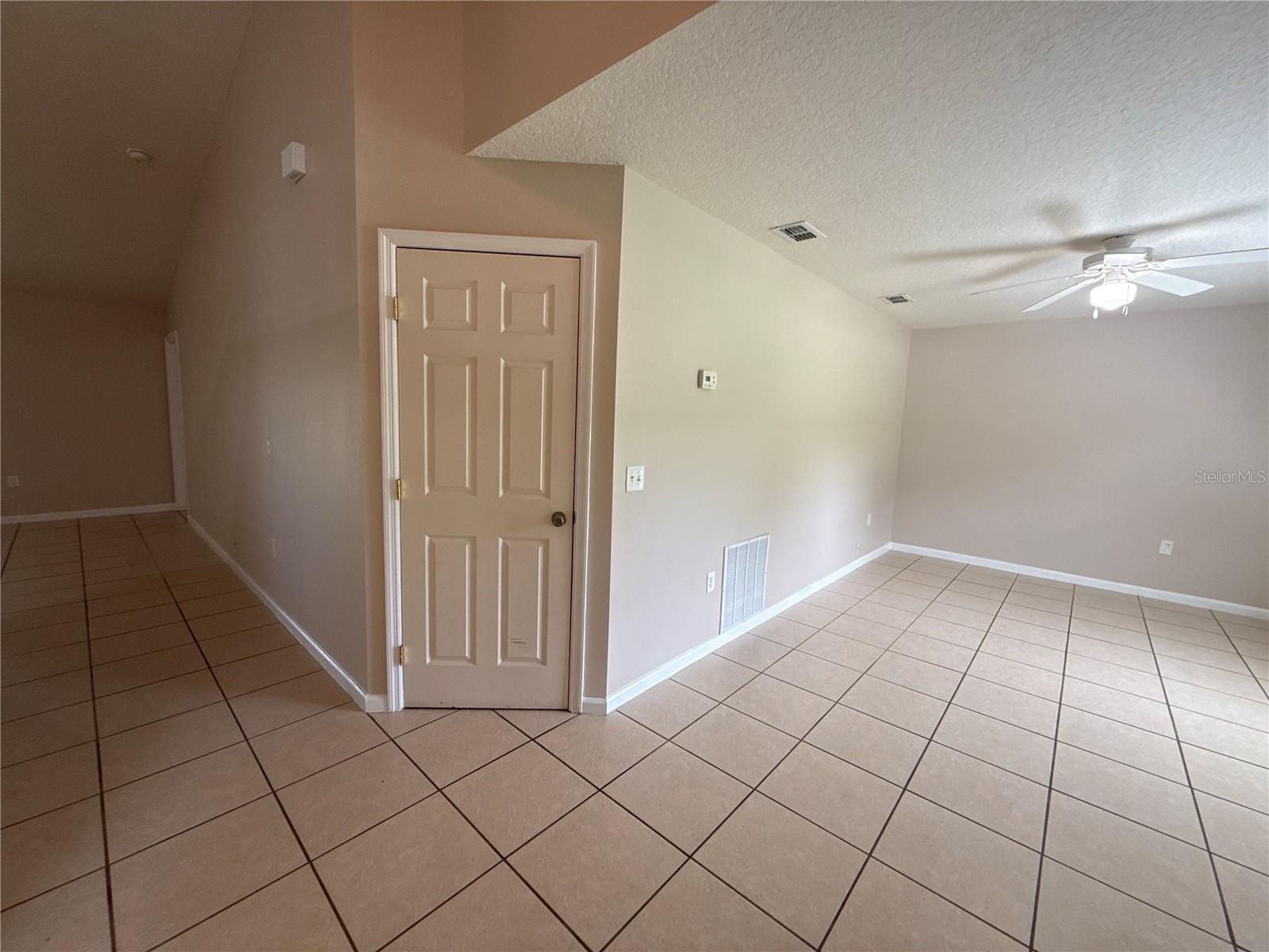 SILVER SPGS SHORES UN 18 - Residential Lease