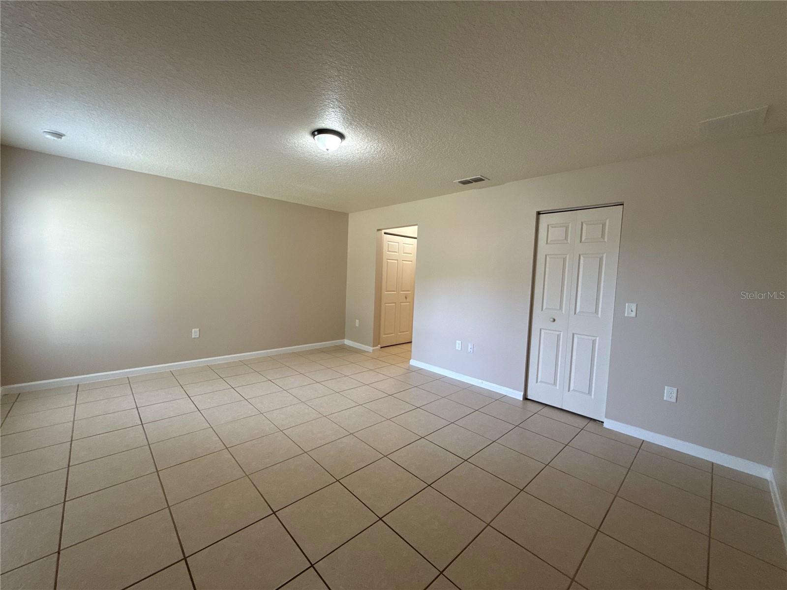 SILVER SPGS SHORES UN 18 - Residential Lease