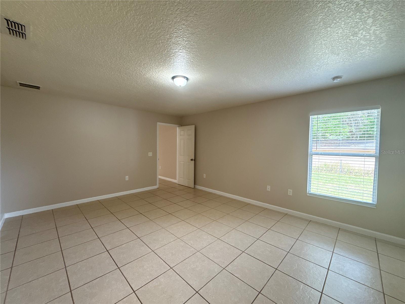 SILVER SPGS SHORES UN 18 - Residential Lease
