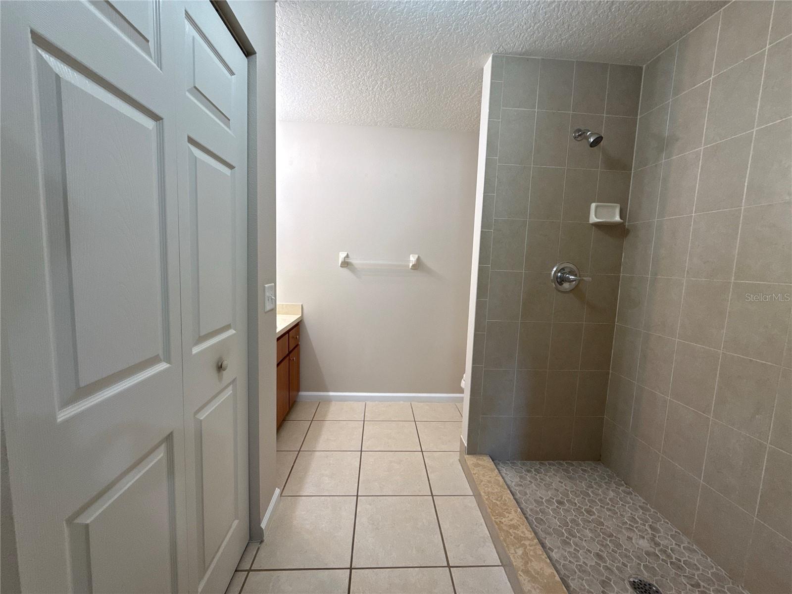 SILVER SPGS SHORES UN 18 - Residential Lease