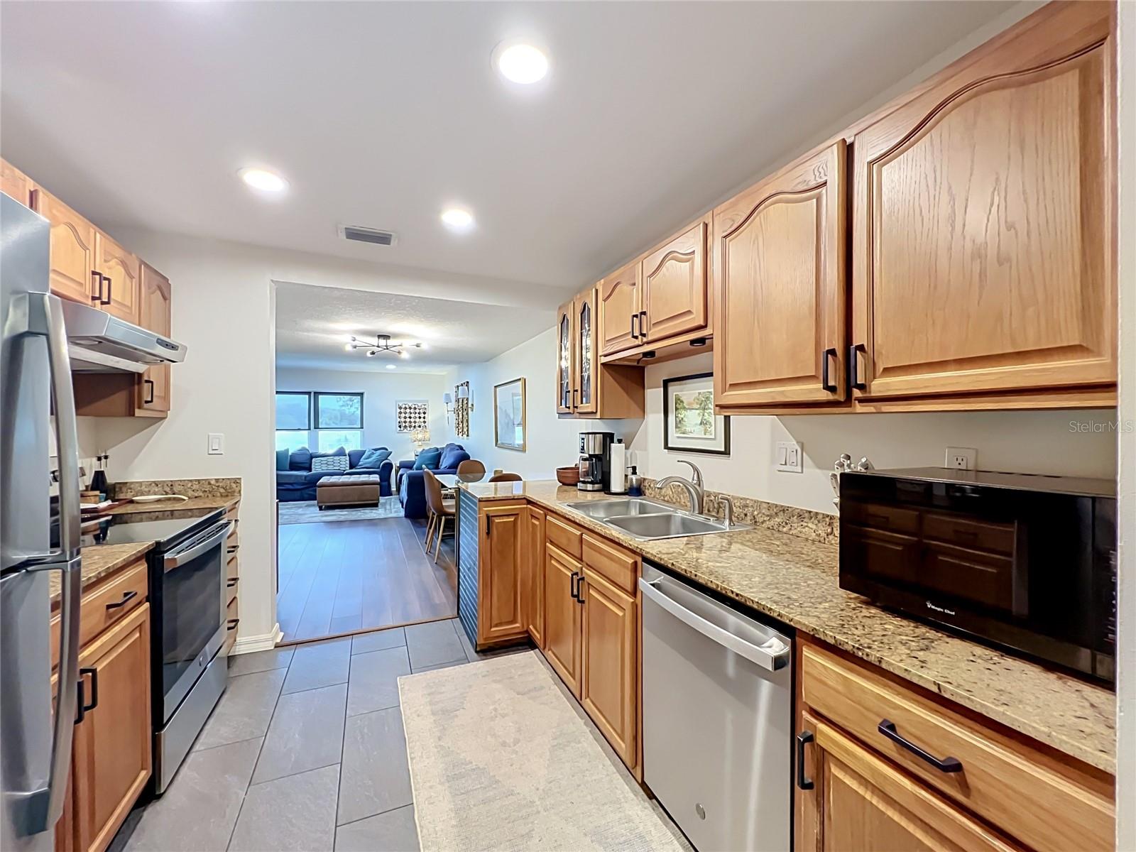 PARK LAKE GROVE CONDO - Residential