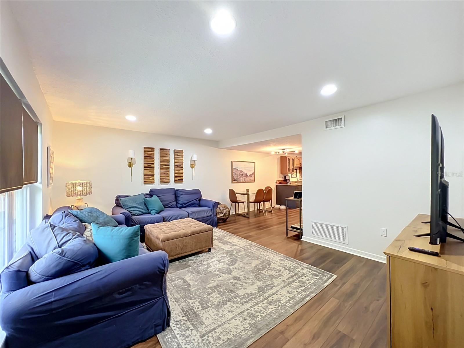 PARK LAKE GROVE CONDO - Residential