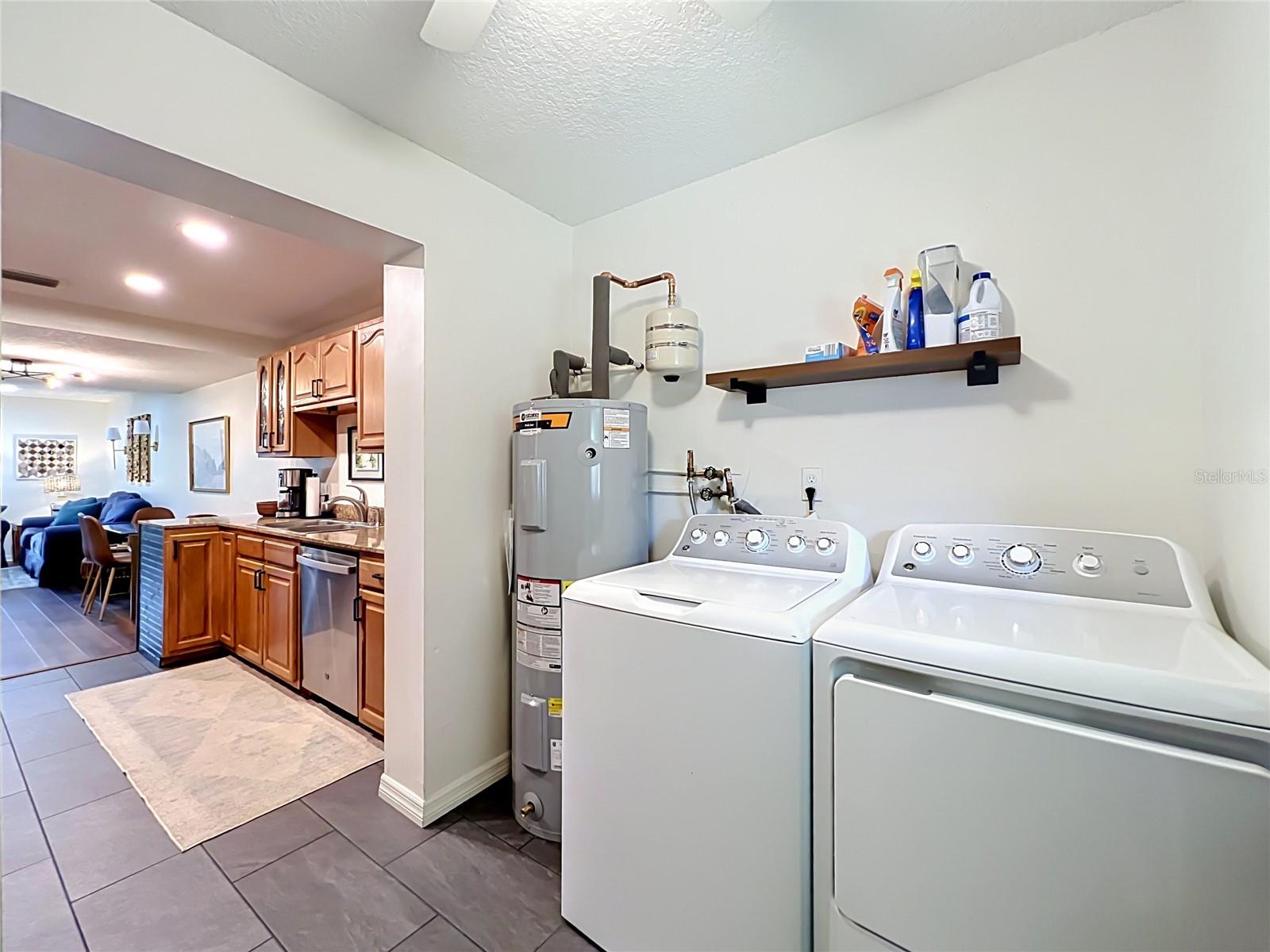 PARK LAKE GROVE CONDO - Residential