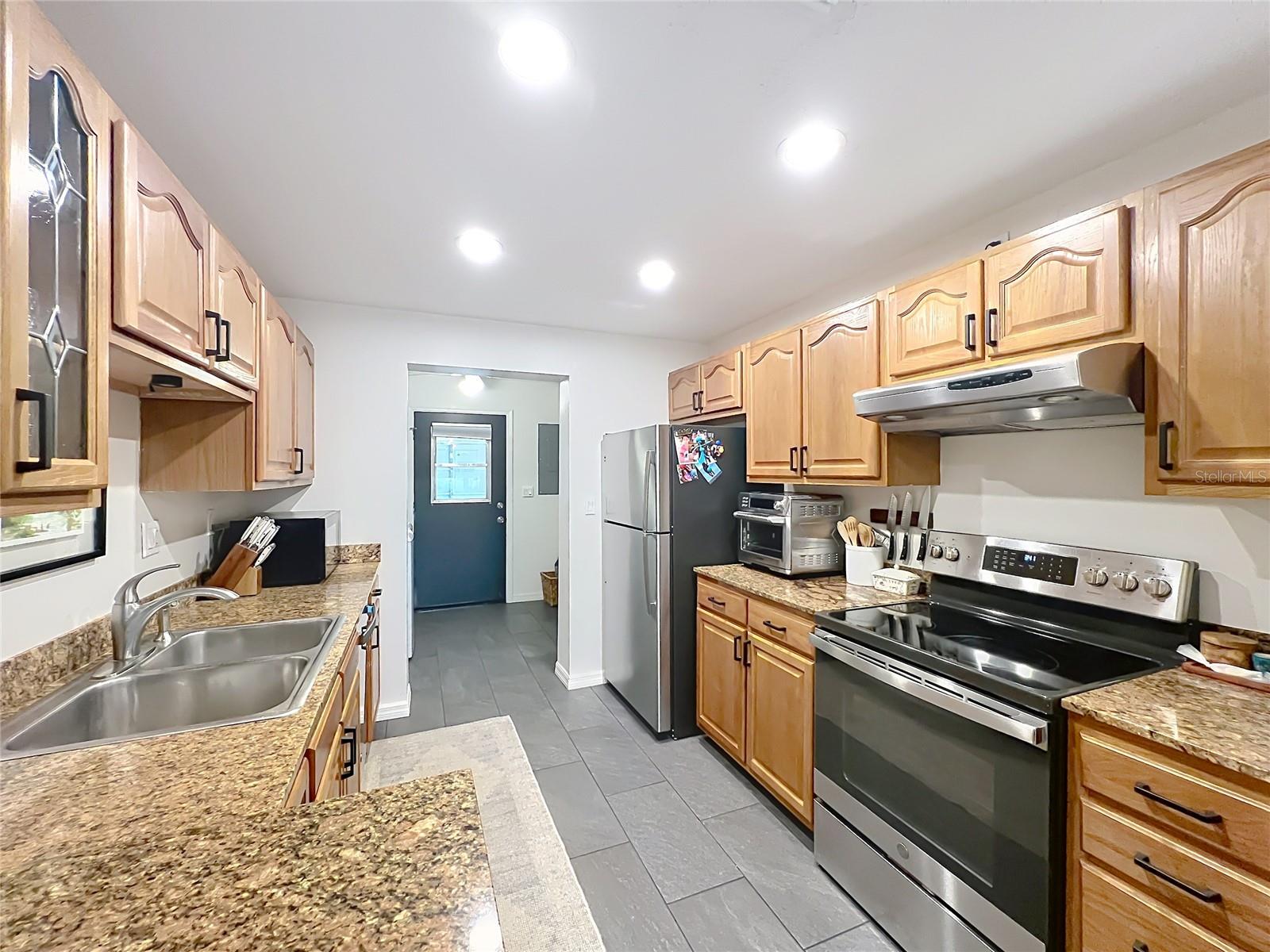 PARK LAKE GROVE CONDO - Residential