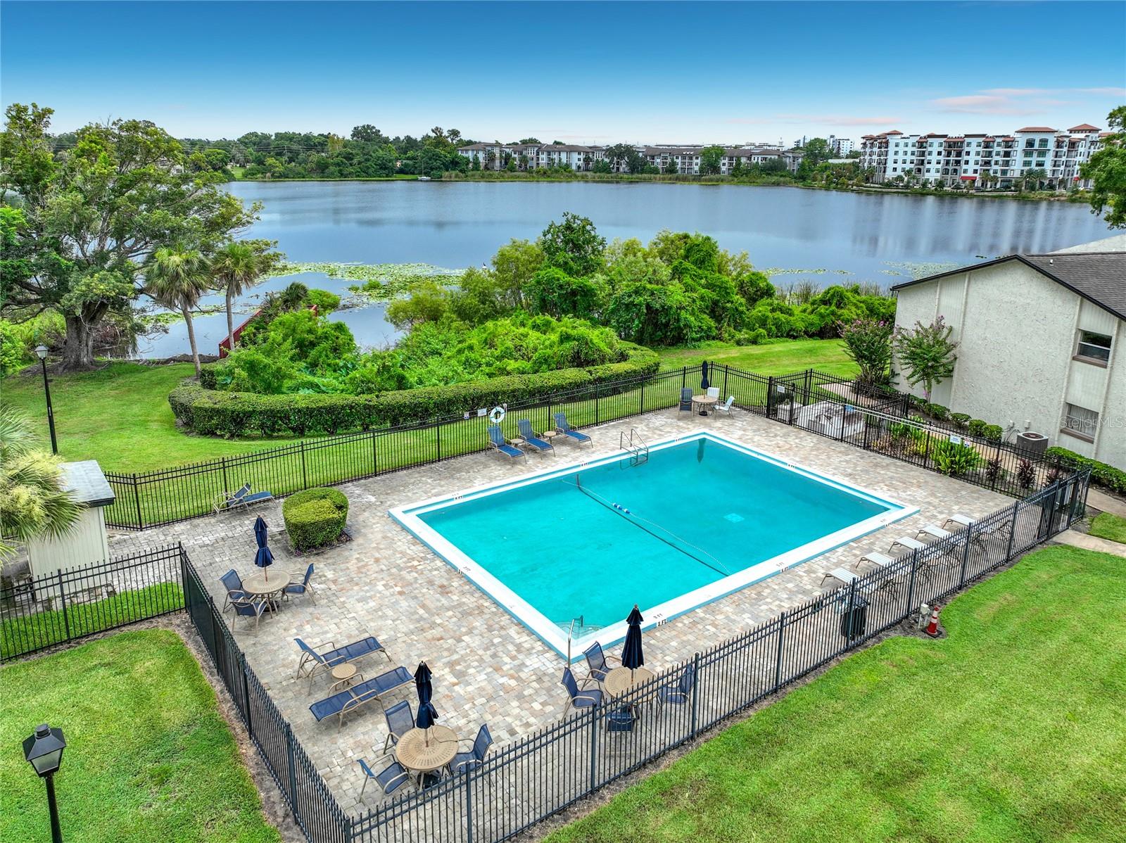 PARK LAKE GROVE CONDO - Residential